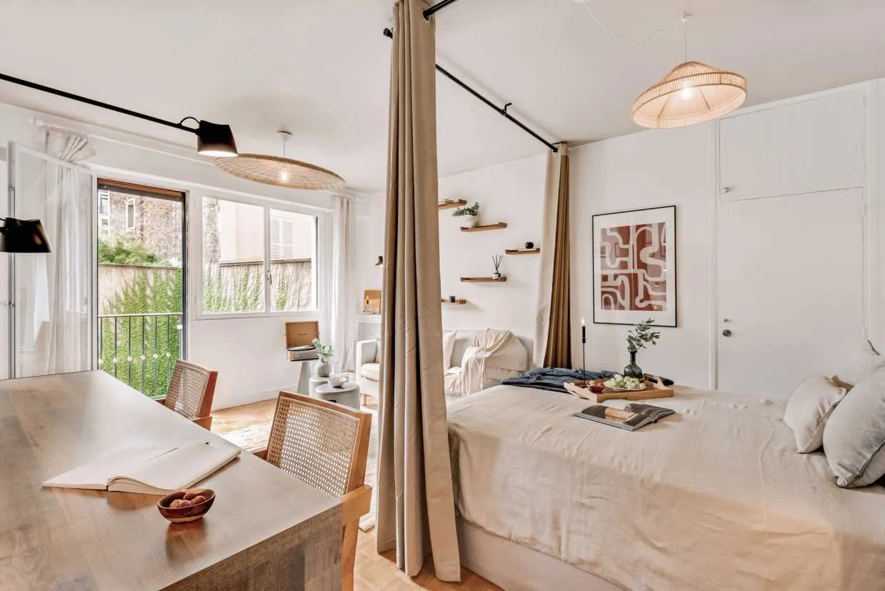 Premium Paris Studio With Gigabit Internet, Dual Displays & City Views For Digital Nomads