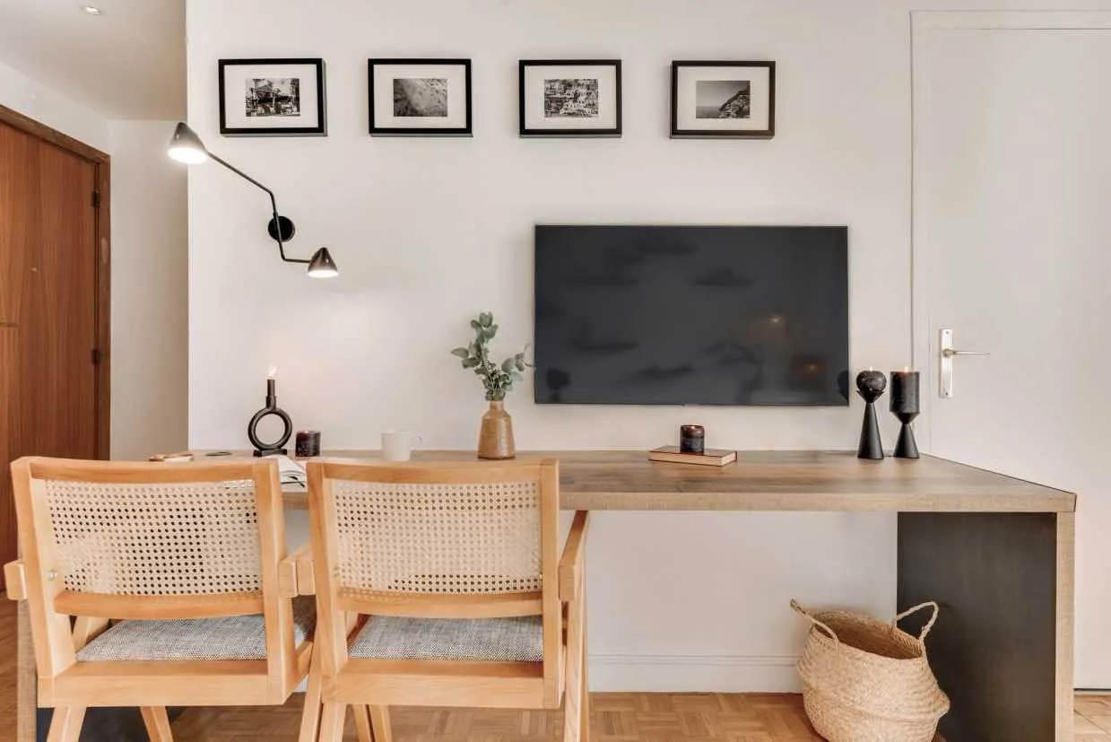 Premium Paris Studio With Gigabit Internet, Dual Displays & City Views For Digital Nomads #3