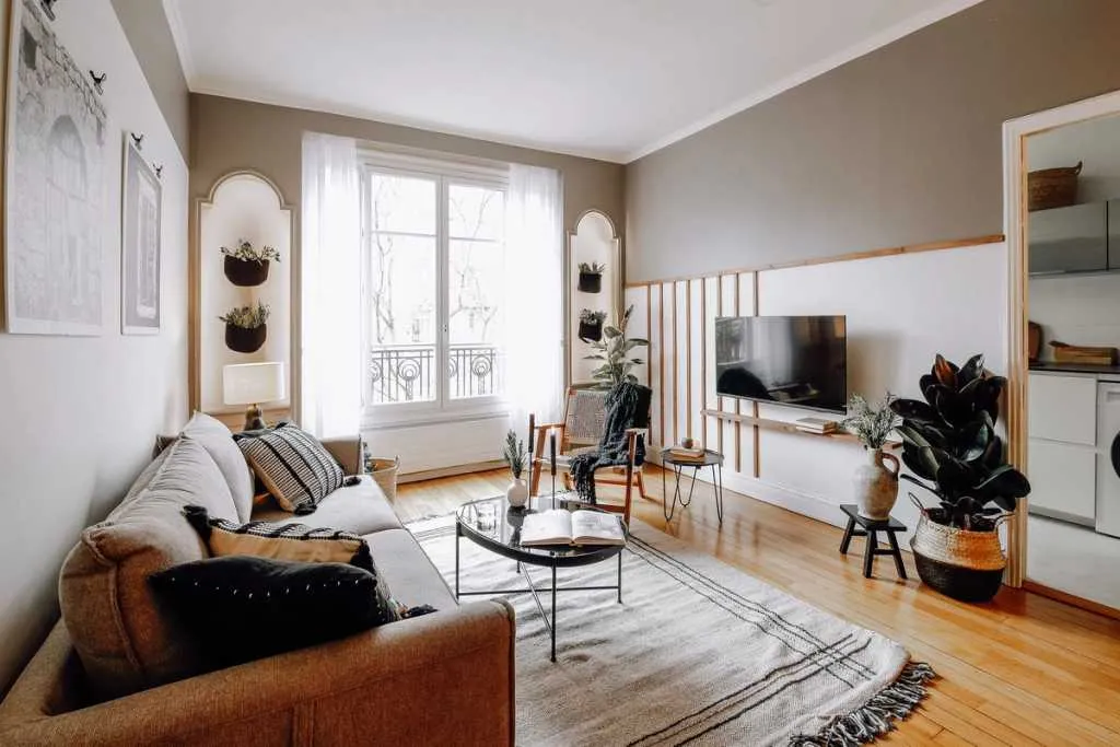 Paris Airy Designer Flat With Gigabit Internet & Pro Home Office Setup #2