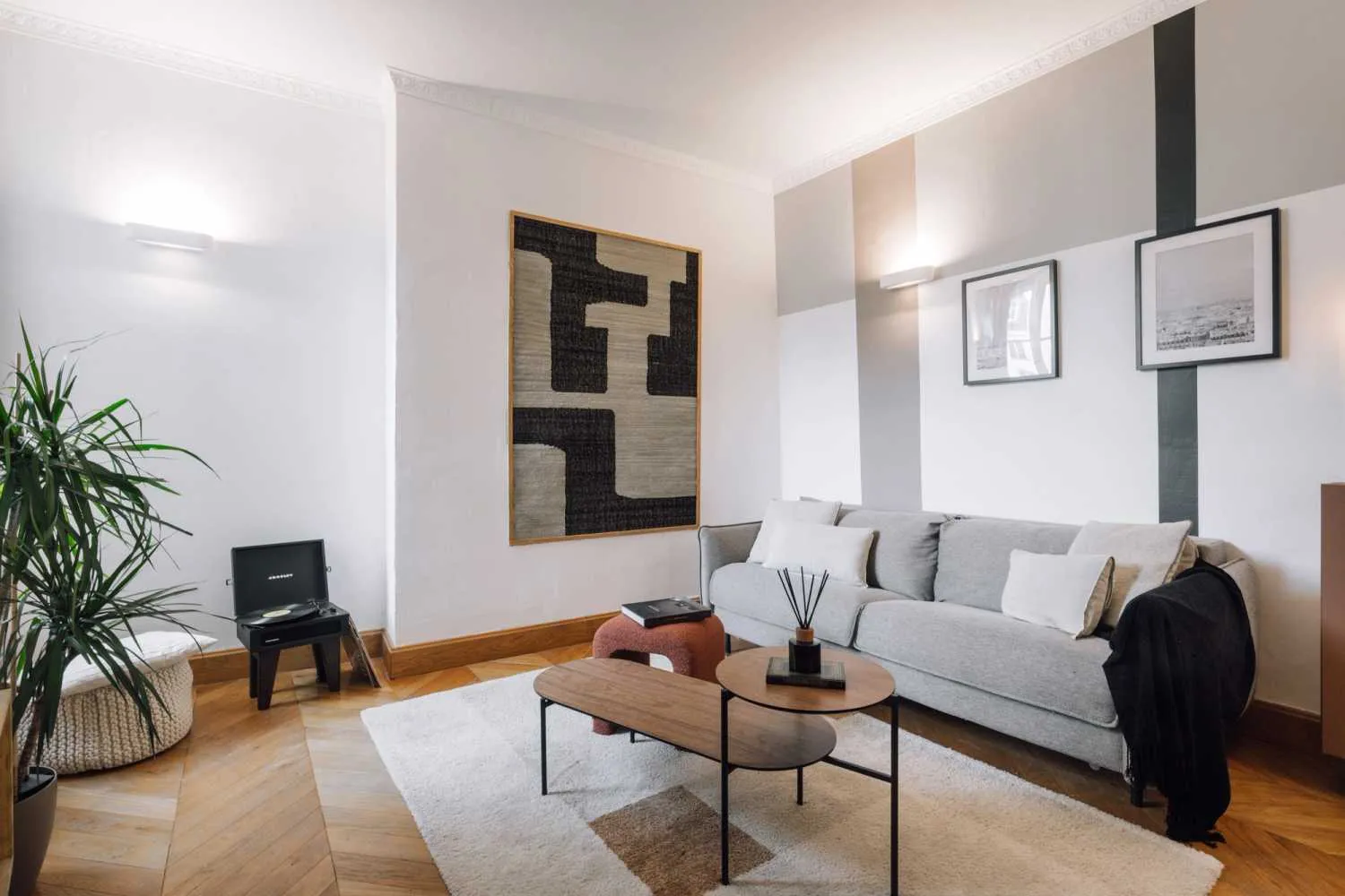 Stylish 49m2 Paris Flat With Ultra-fast Wifi, Dual Monitors & Ergonomic Setup #2