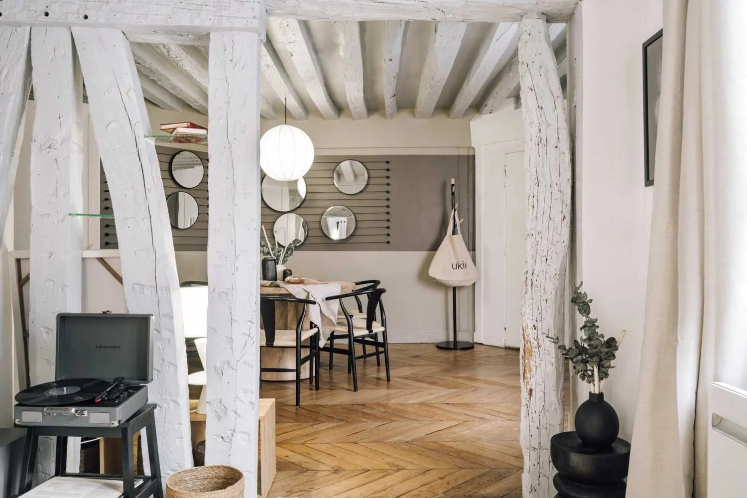 Spacious Paris Flat With Ultra-fast Wifi, Dual Monitors & Pro Home Office Setup #4