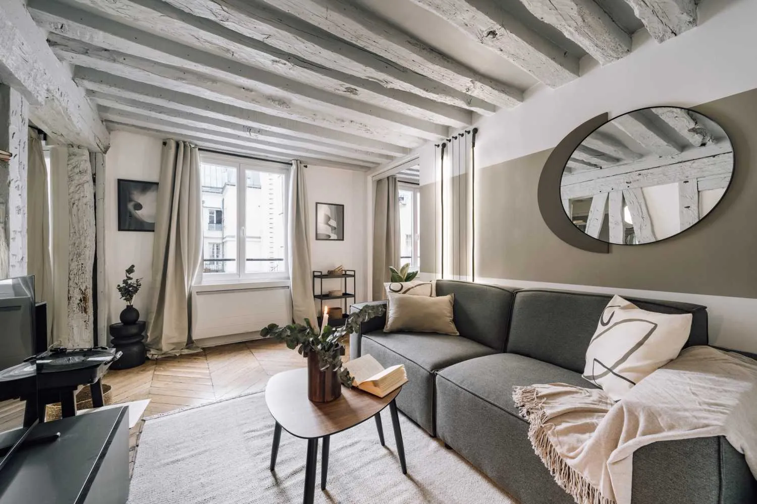 Spacious Paris Flat With Ultra-fast Wifi, Dual Monitors & Pro Home Office Setup #2