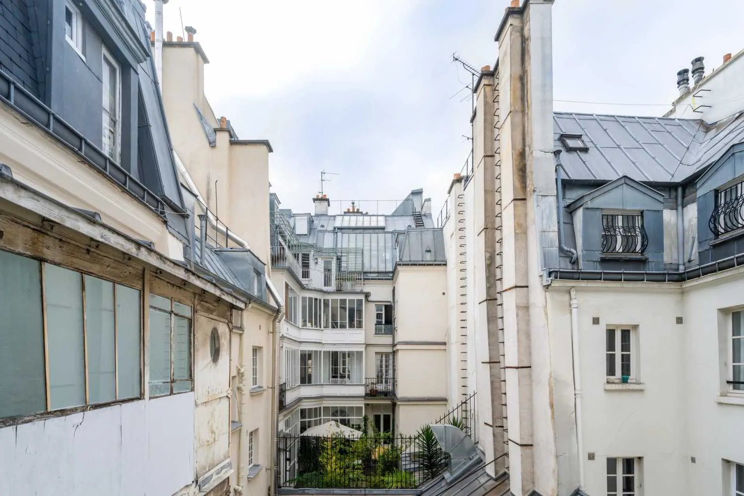 Spacious Paris Flat With Ultra-fast Wifi, Dual Monitors & Pro Home Office Setup #5