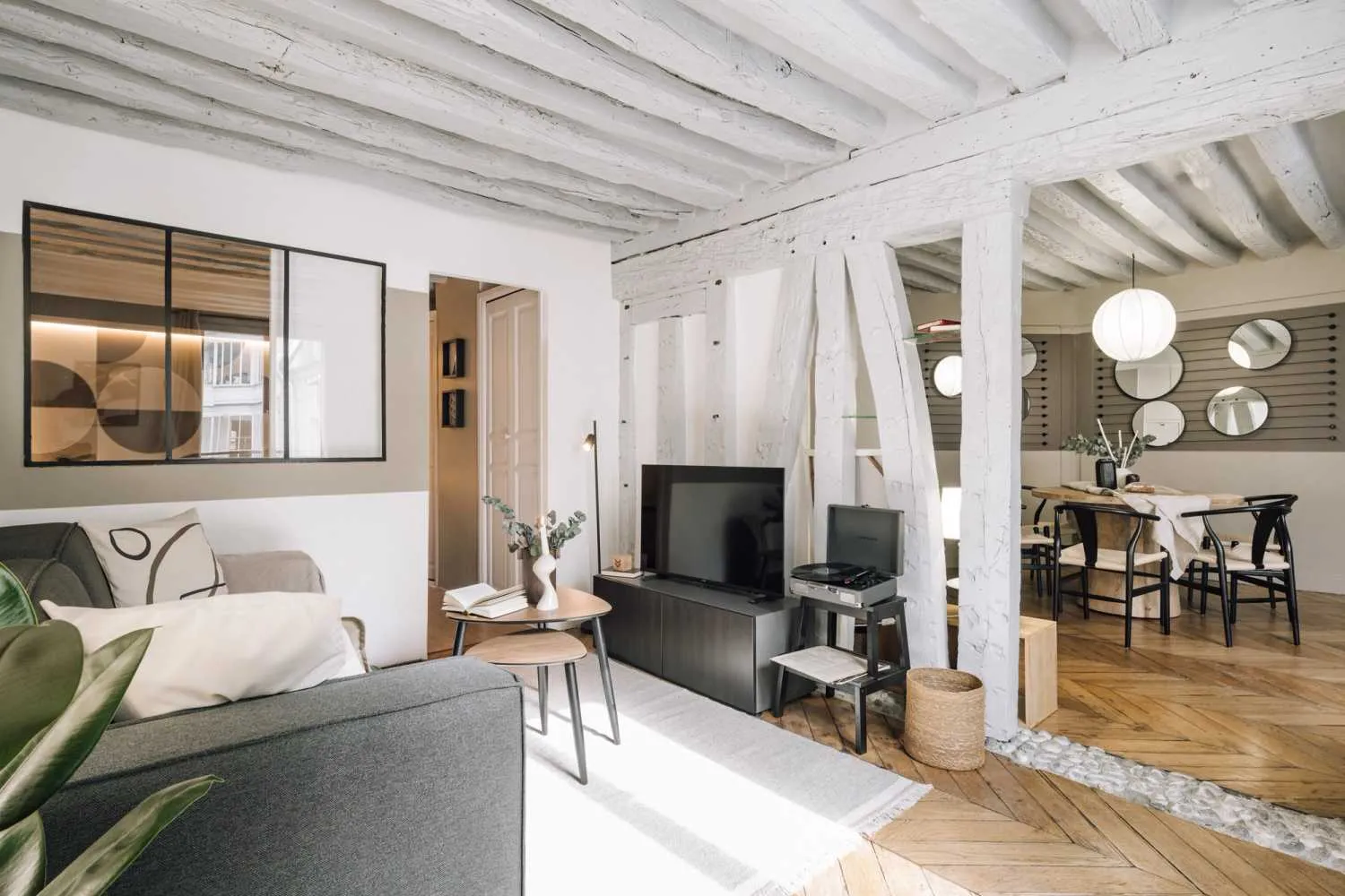 Spacious Paris Flat With Ultra-fast Wifi, Dual Monitors & Pro Home Office Setup #3