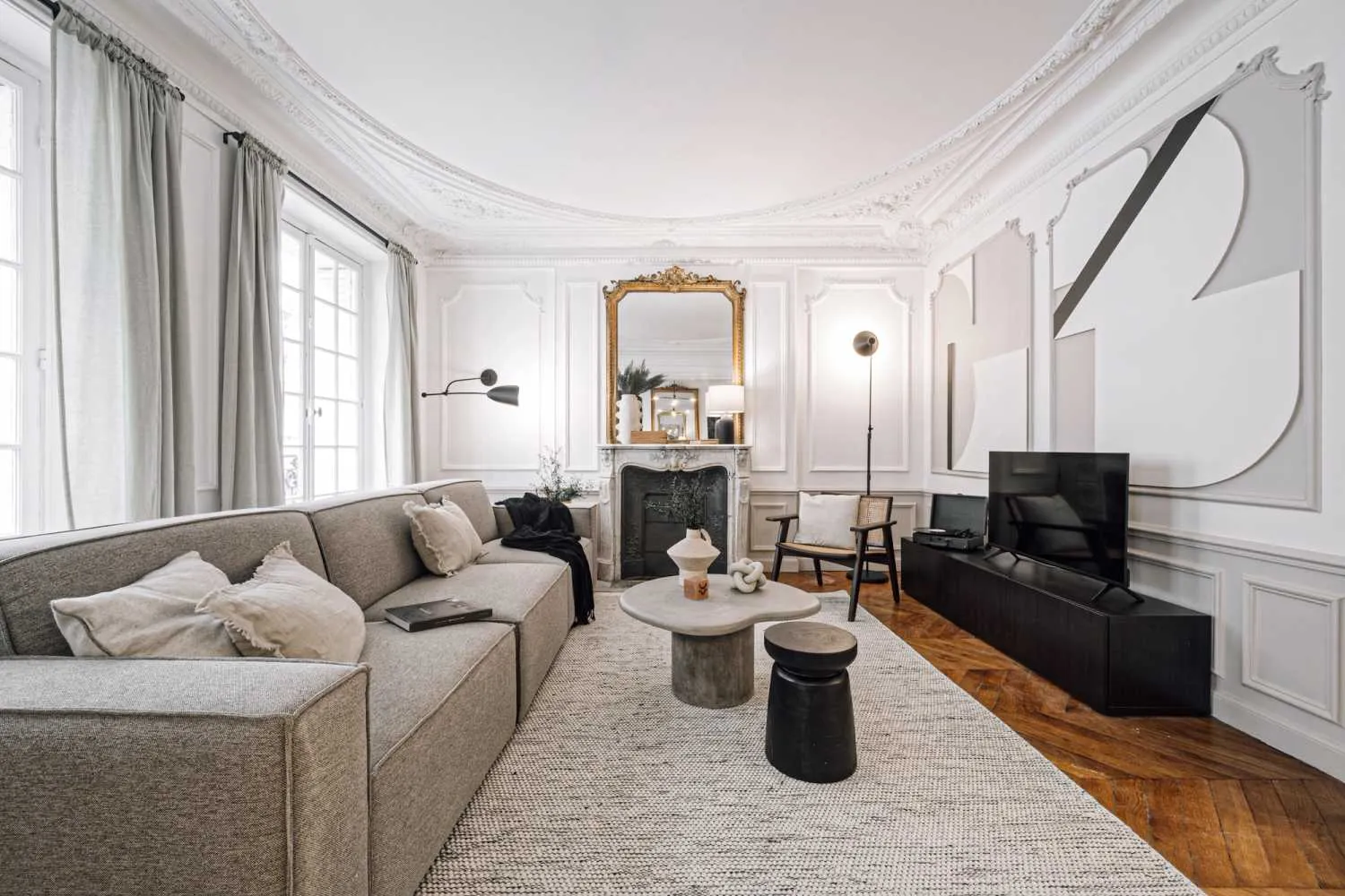 Modern Paris Flat With Pro Workstation & Fiber Internet For Digital Nomads #4