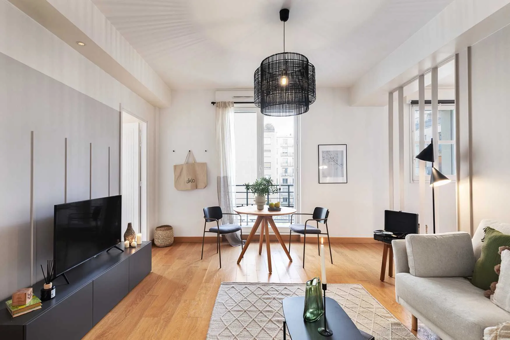 Modern Paris Studio With Pro Workspace & Gigabit Internet For Digital Nomads #4