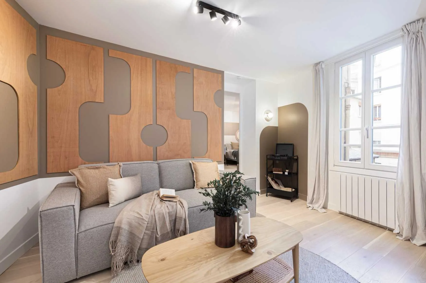 Designer Paris Flat With Ultra-fast Wifi & Studio-ready Workspace In The City Center #4