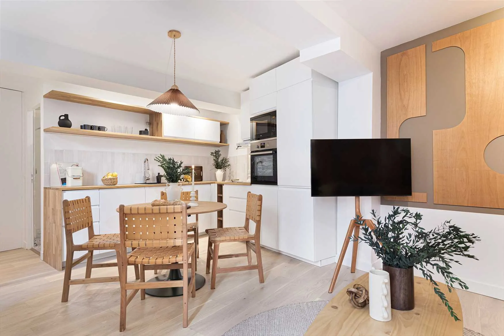 Designer Paris Flat With Ultra-fast Wifi & Studio-ready Workspace In The City Center
