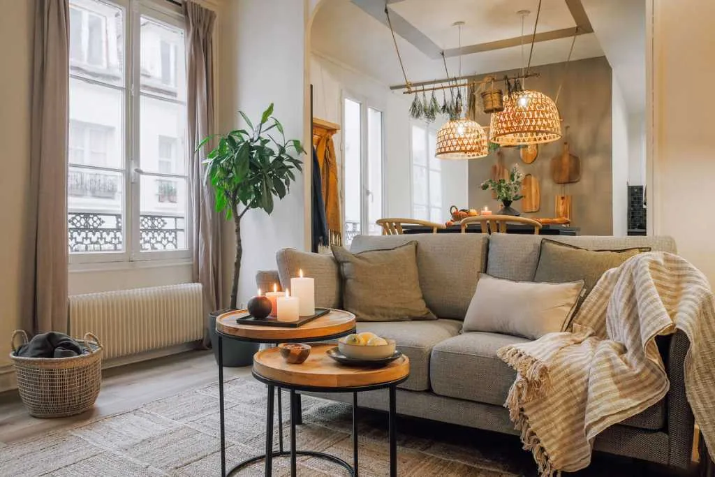 Contemporary Paris Flat With High-speed Fiber & Pro Workspace For Remote Professionals #2