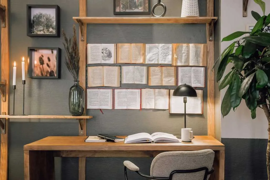 Contemporary Paris Flat With High-speed Fiber & Pro Workspace For Remote Professionals #4