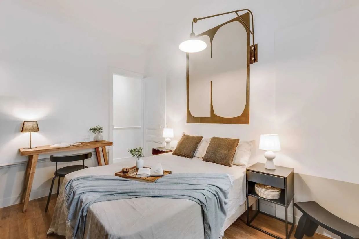 Modern Paris Flat With Pro Workstation & High-speed Fiber For Remote Productivity #5