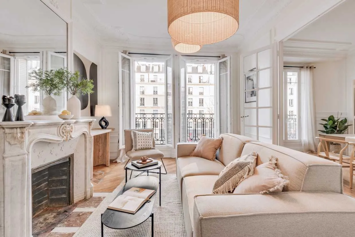 Modern Paris Flat With Pro Workstation & High-speed Fiber For Remote Productivity