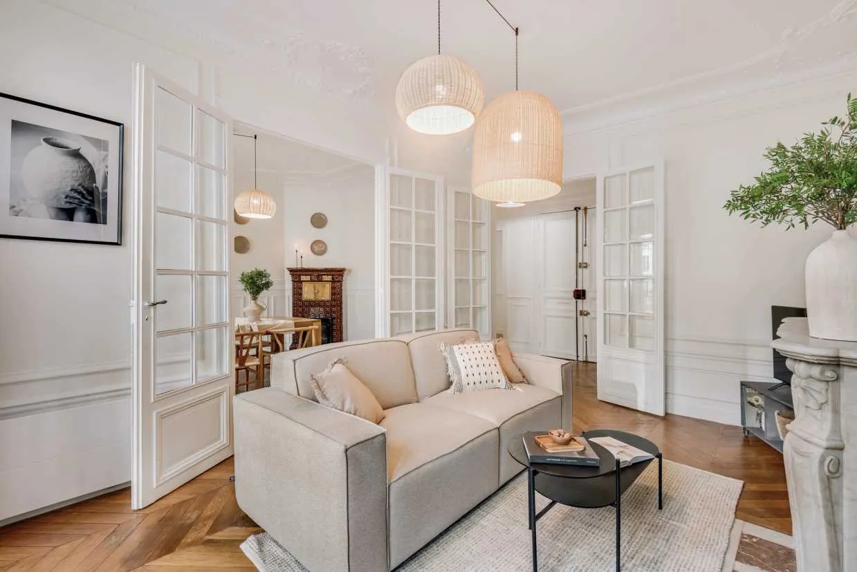 Modern Paris Flat With Pro Workstation & High-speed Fiber For Remote Productivity #4