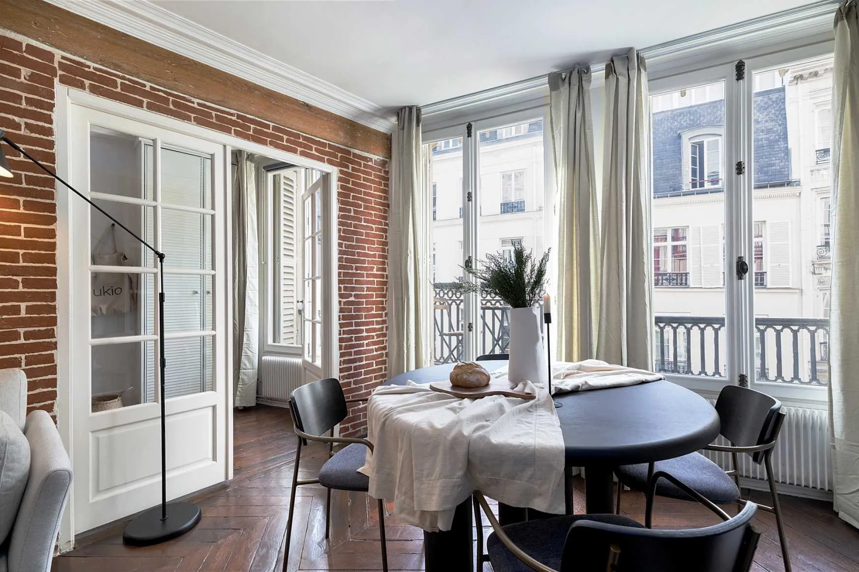 Cozy Paris Flat With Ultra-fast Wifi, Dual Monitors & Private Balcony For Remote Work #2