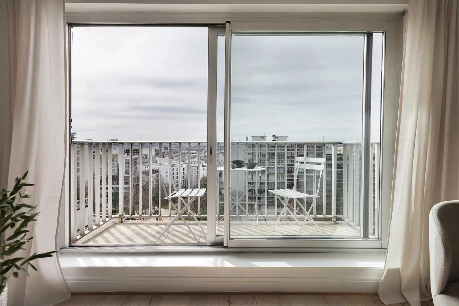Chic Paris Flat With High-speed Fiber, Pro Workspace & Private Balcony For Remote Work #3