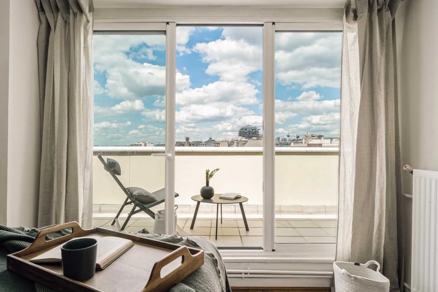 Spacious Paris Flat With Pro Workstation, Hd Video & Chef's Kitchen For Remote Professionals