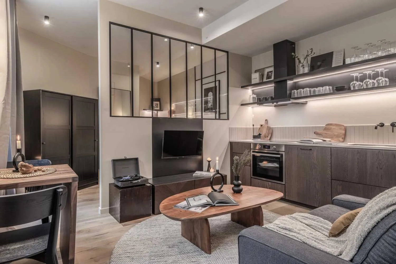 Upscale 33m2 Parisian Studio With Gigabit Internet & Pro Streaming Setup For Digital Nomads #5