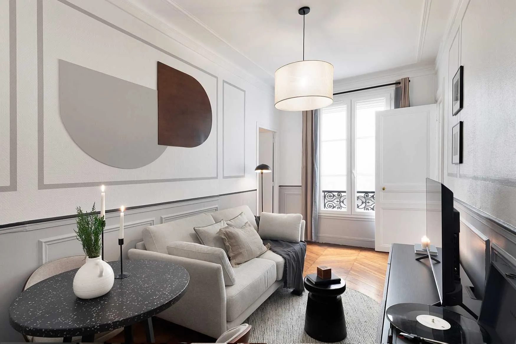 Charming Paris Flat With High-speed Fiber & Pro Home Office Setup For Digital Nomads
