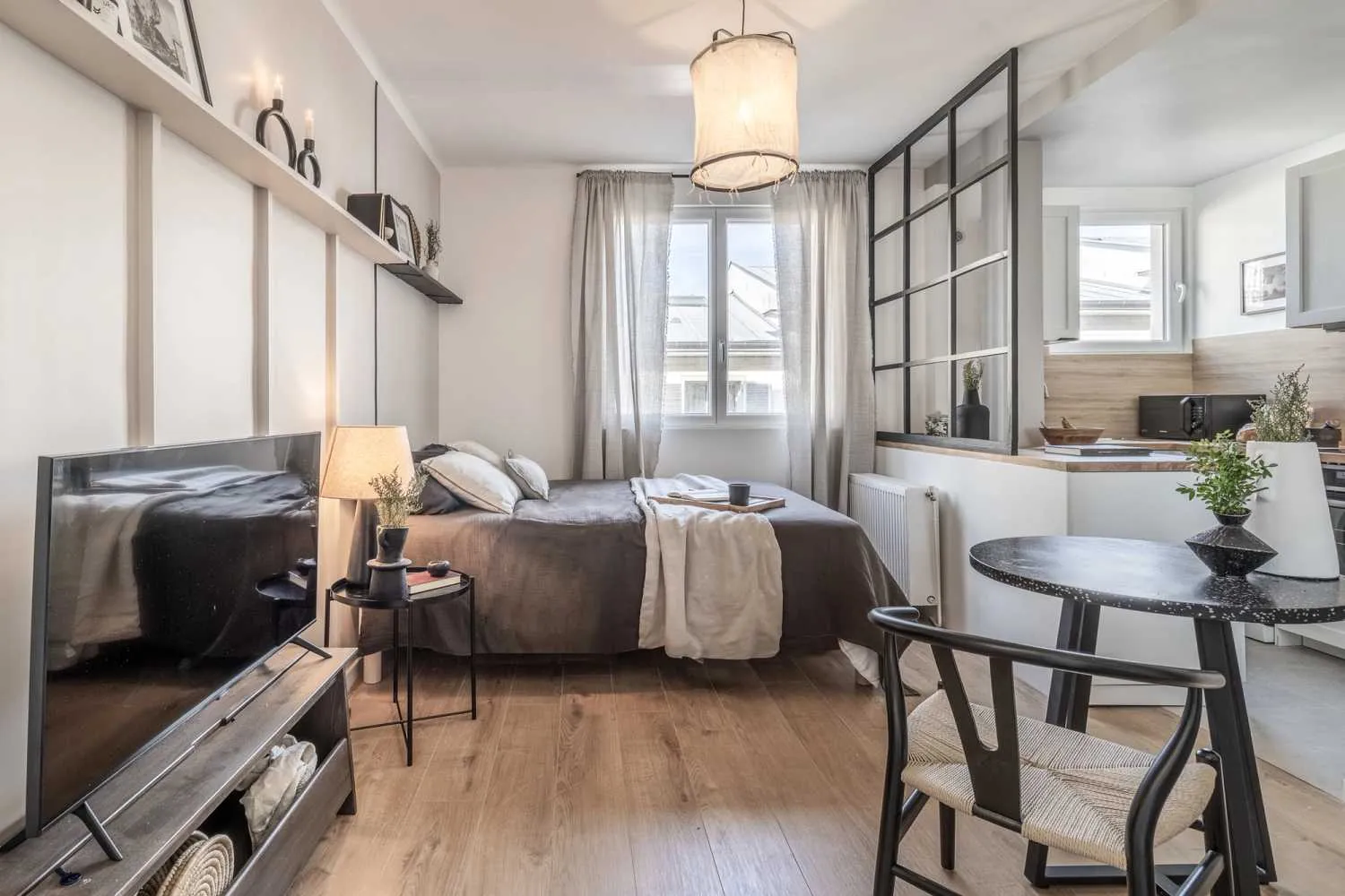 Chic 30m2 Paris Studio With Ultra-fast Wifi, Pro Monitors & Ergonomic Setup For Remote Work #3