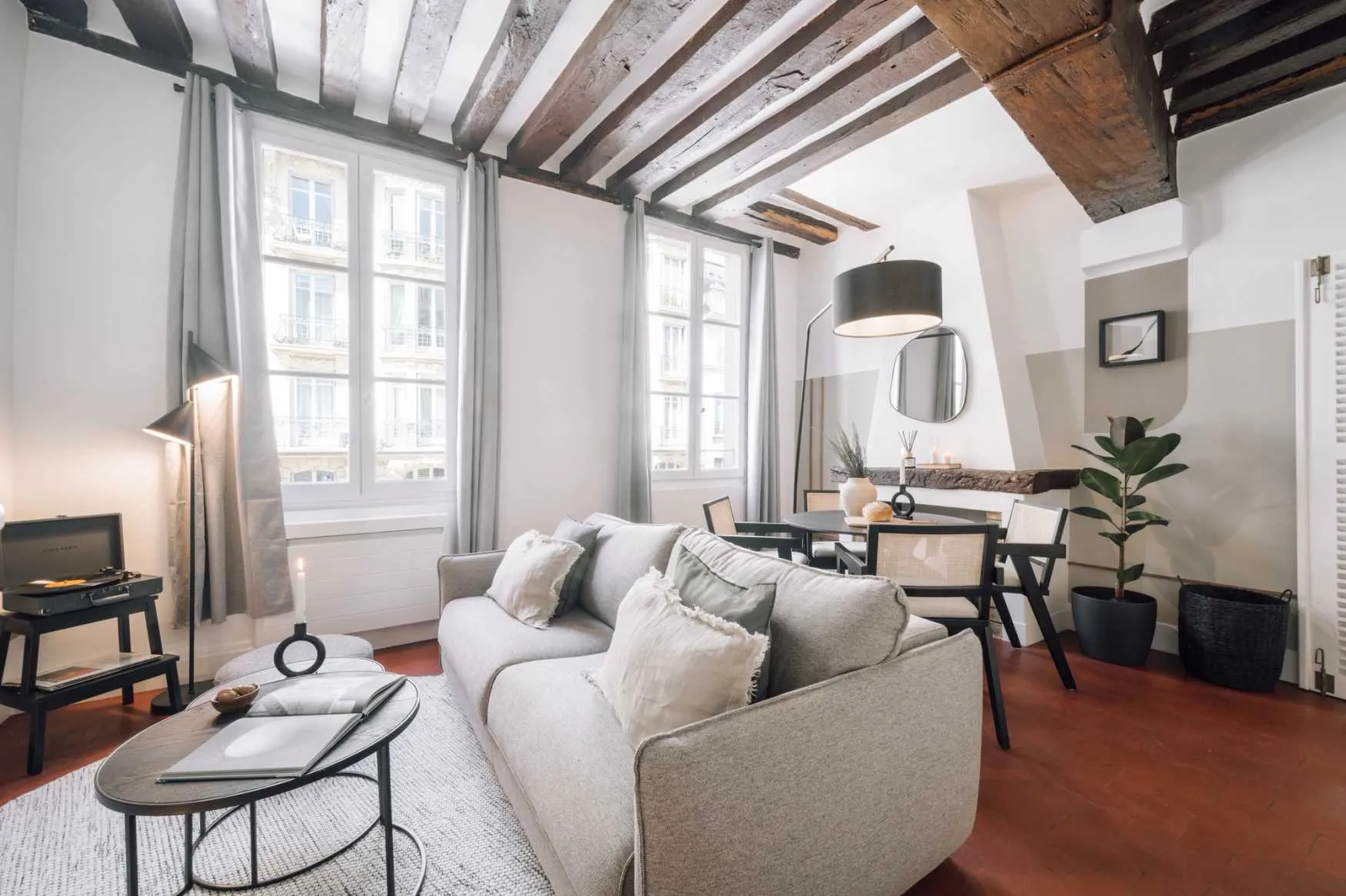 Contemporary 44m2 Paris Flat With Ultra-fast Wifi & Pro Home Office Setup