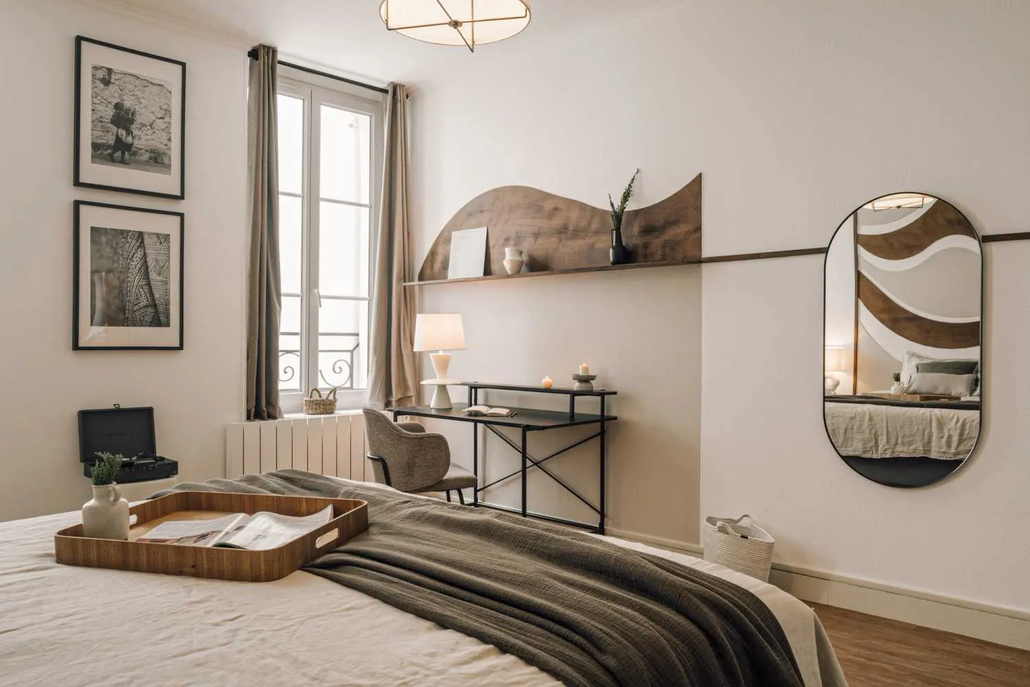 Contemporary Paris Flat With Pro Workspace & Modern Kitchen For Digital Nomads #5