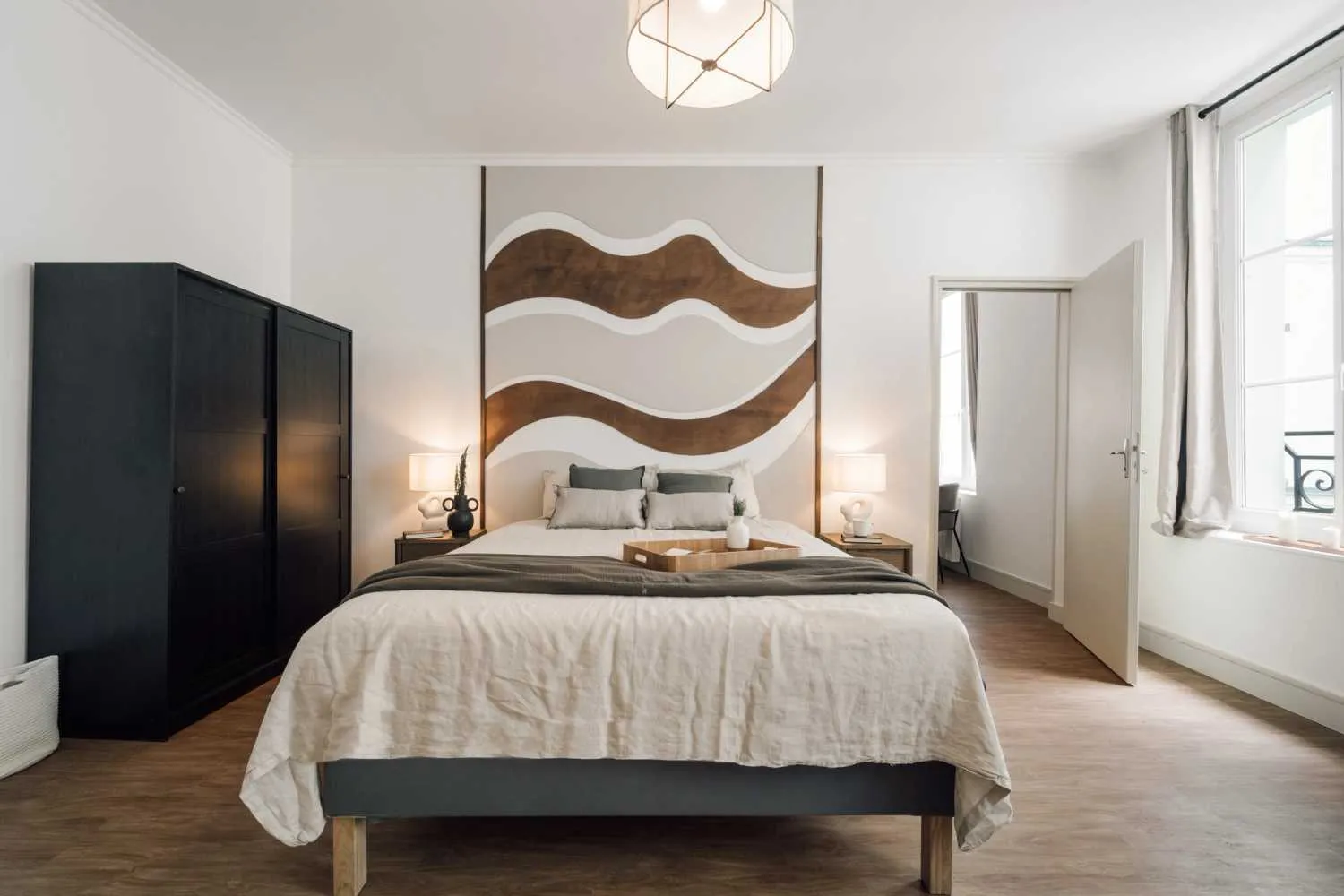 Contemporary Paris Flat With Pro Workspace & Modern Kitchen For Digital Nomads #3