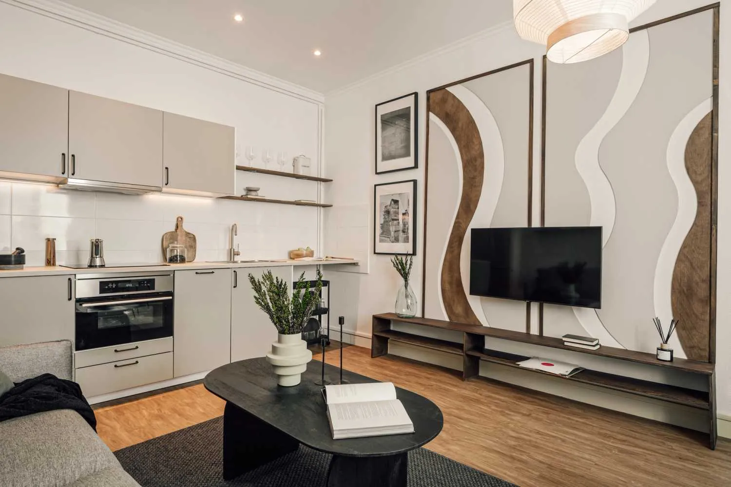 Contemporary Paris Flat With Pro Workspace & Modern Kitchen For Digital Nomads #2