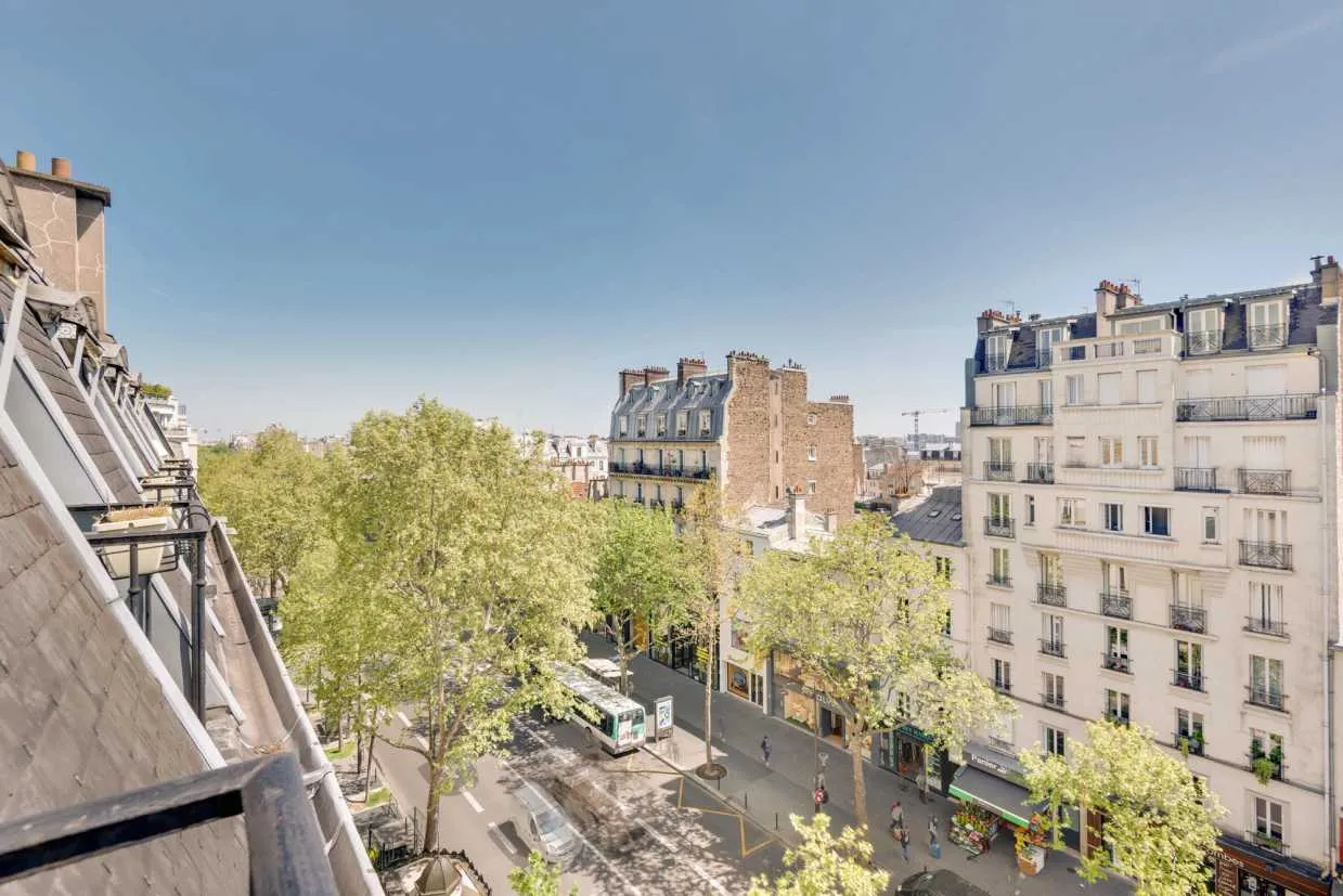 Stylish 54m2 Paris Flat With Professional Home Office Setup And Chef's Kitchen #5