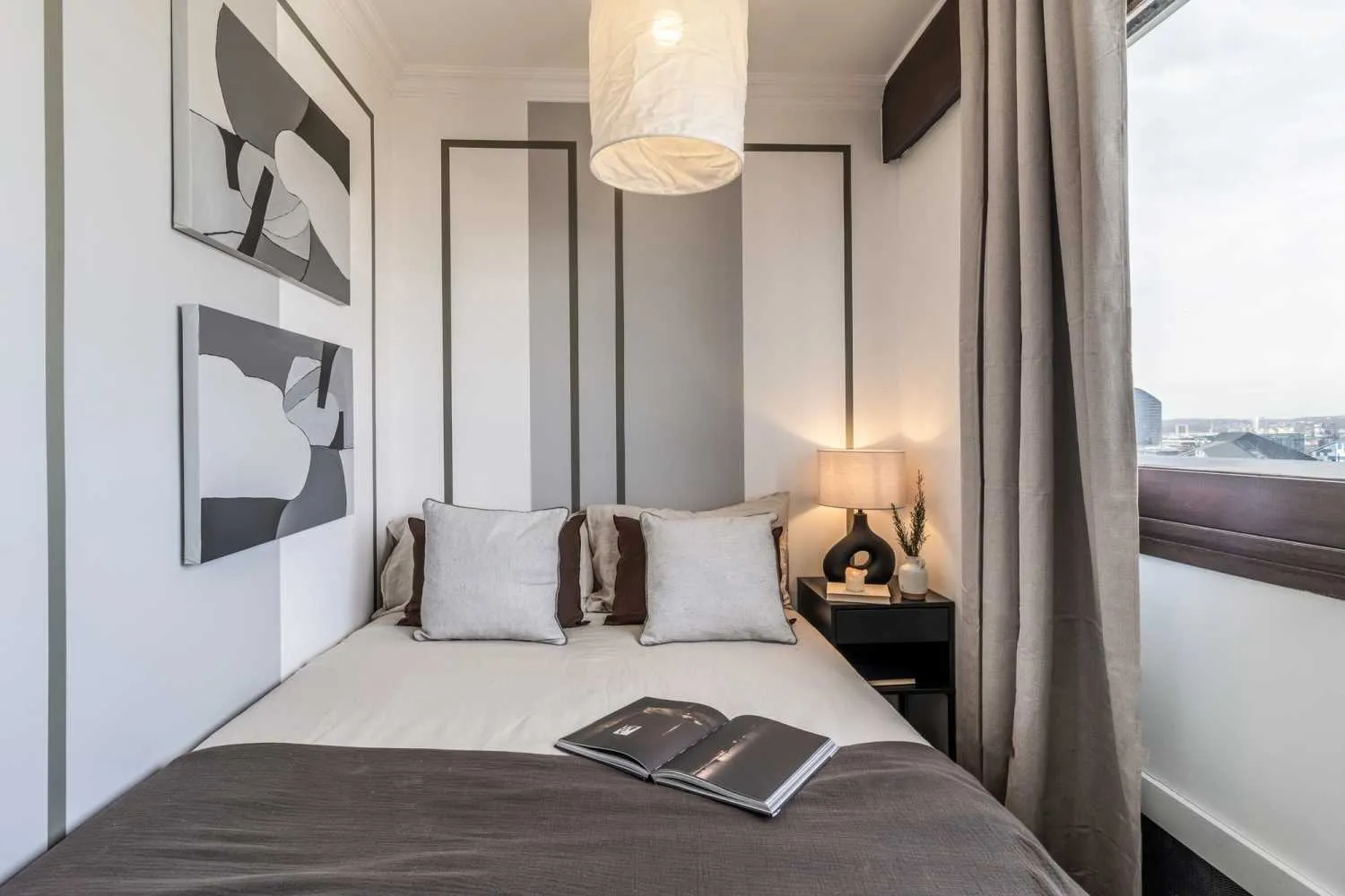 Sleek 47m2 Paris Flat With High-speed Fiber & Pro Home Office Setup For Digital Nomads #5