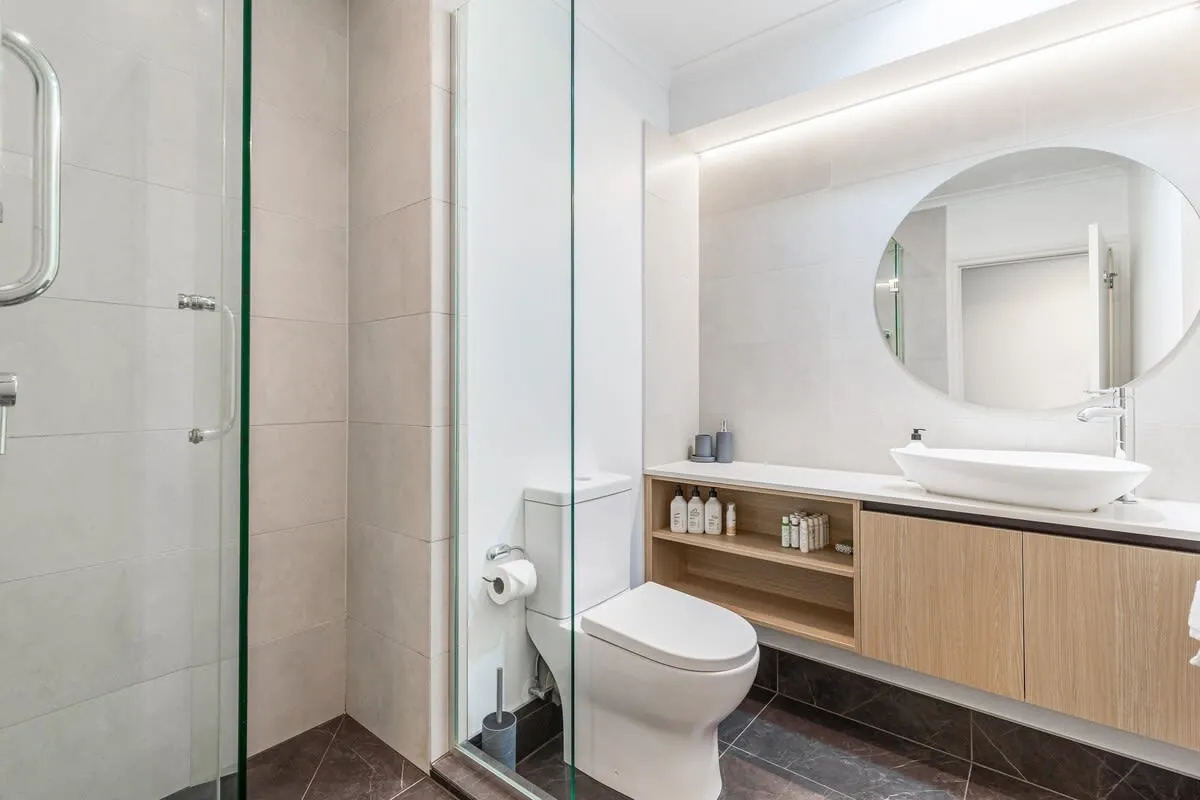 Upscale Compact Studio With Dedicated Work Nook On Queen St, Auckland #2