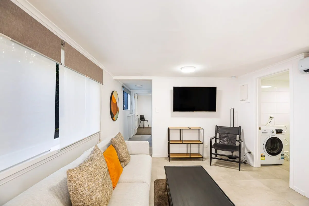 Chic 3br Grey Lynn Flat With Dedicated Home-office & Efficient Layout, Auckland #3