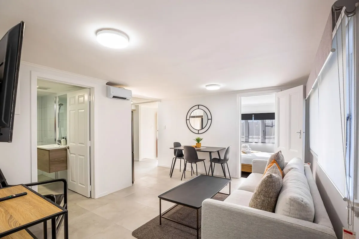 Chic 3br Grey Lynn Flat With Dedicated Home-office & Efficient Layout, Auckland