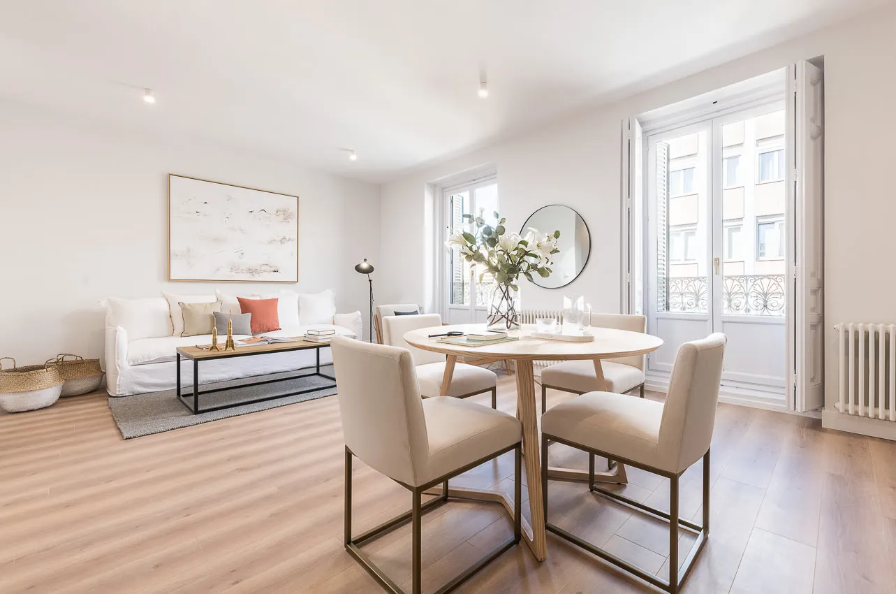 Upscale Madrid Penthouse With Expansive Workspaces And Panoramic City Views #4