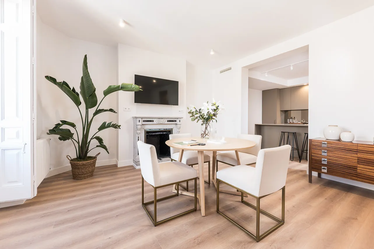 Upscale Madrid Penthouse With Expansive Workspaces And Panoramic City Views #5