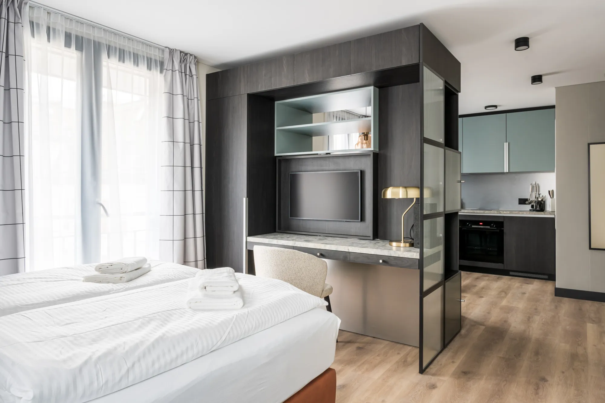 Compact Urban Studio For Work From Home In Zurich Enge #5