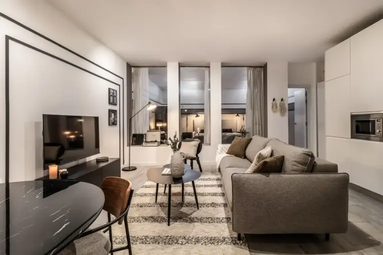 Spacious Madrid Flat With Dedicated Home Office For Remote Work Success