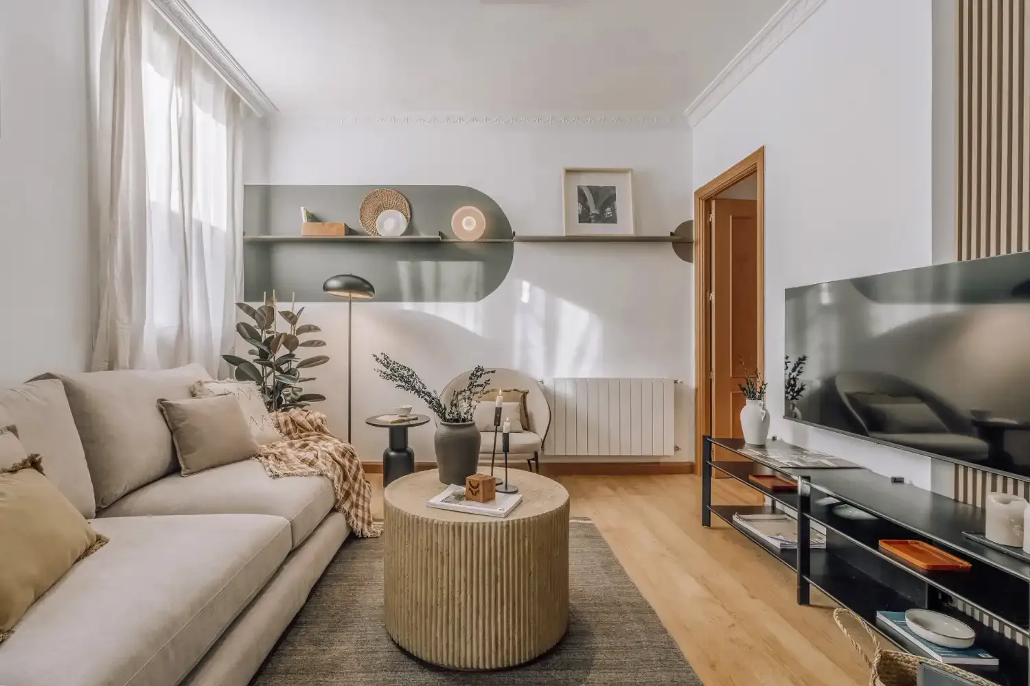 Upscale Madrid Flat With Bright Home Office And Flexible Workspace In Central Area #2