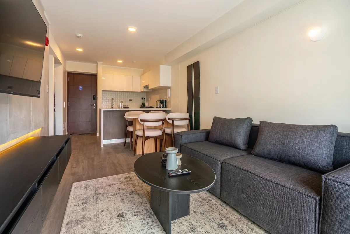 1BR w/ Iconic Rooftop & Panoramic Views