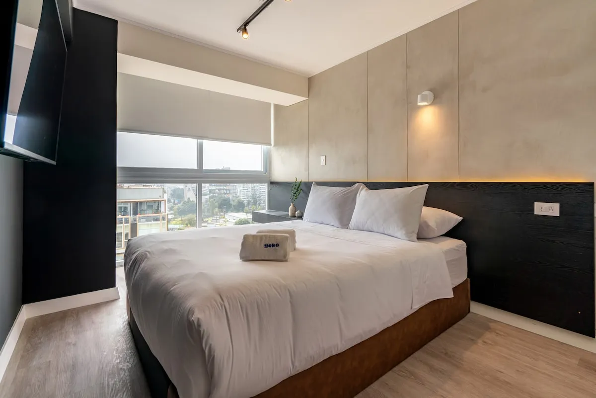1BR w/ Iconic Rooftop & Panoramic Views #2
