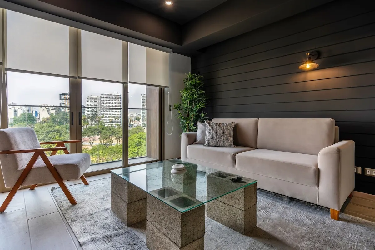 Airy 2BR Escape Near Malecón w/ Pool & Gym