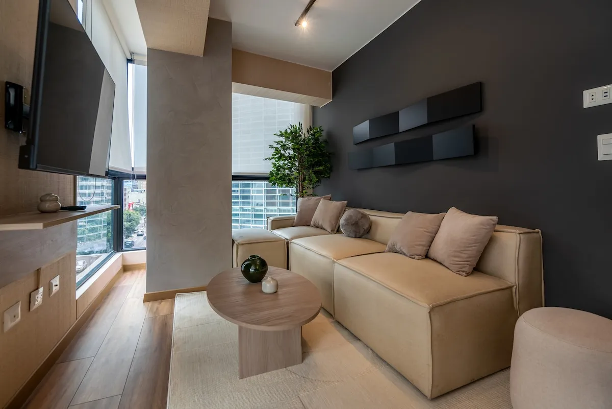 Breezy 2BR Steps from Kennedy Park