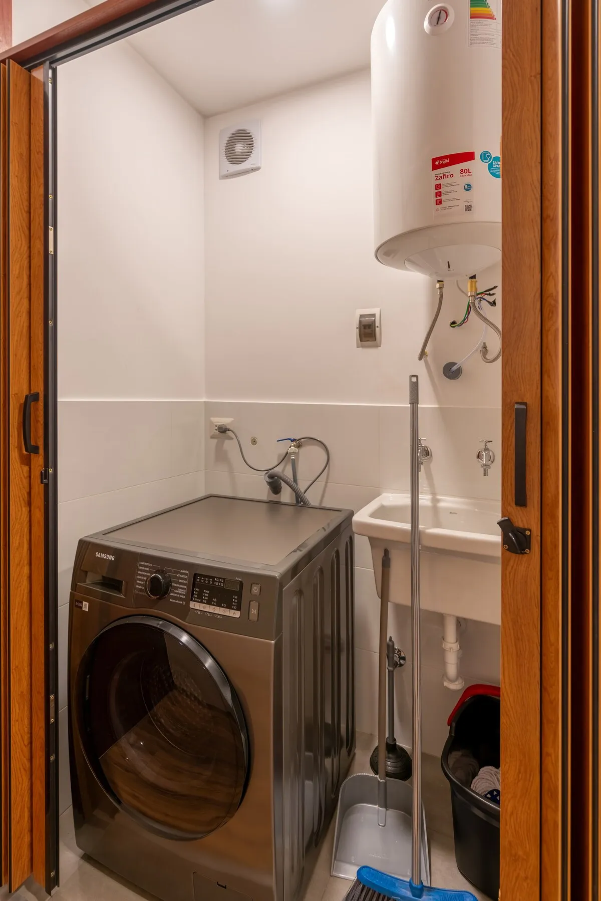 Breezy 2BR Steps from Kennedy Park #3