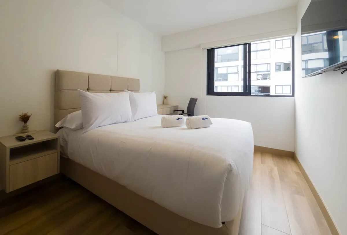 Breezy 2BR w/ pool & gym near Larcomar #2