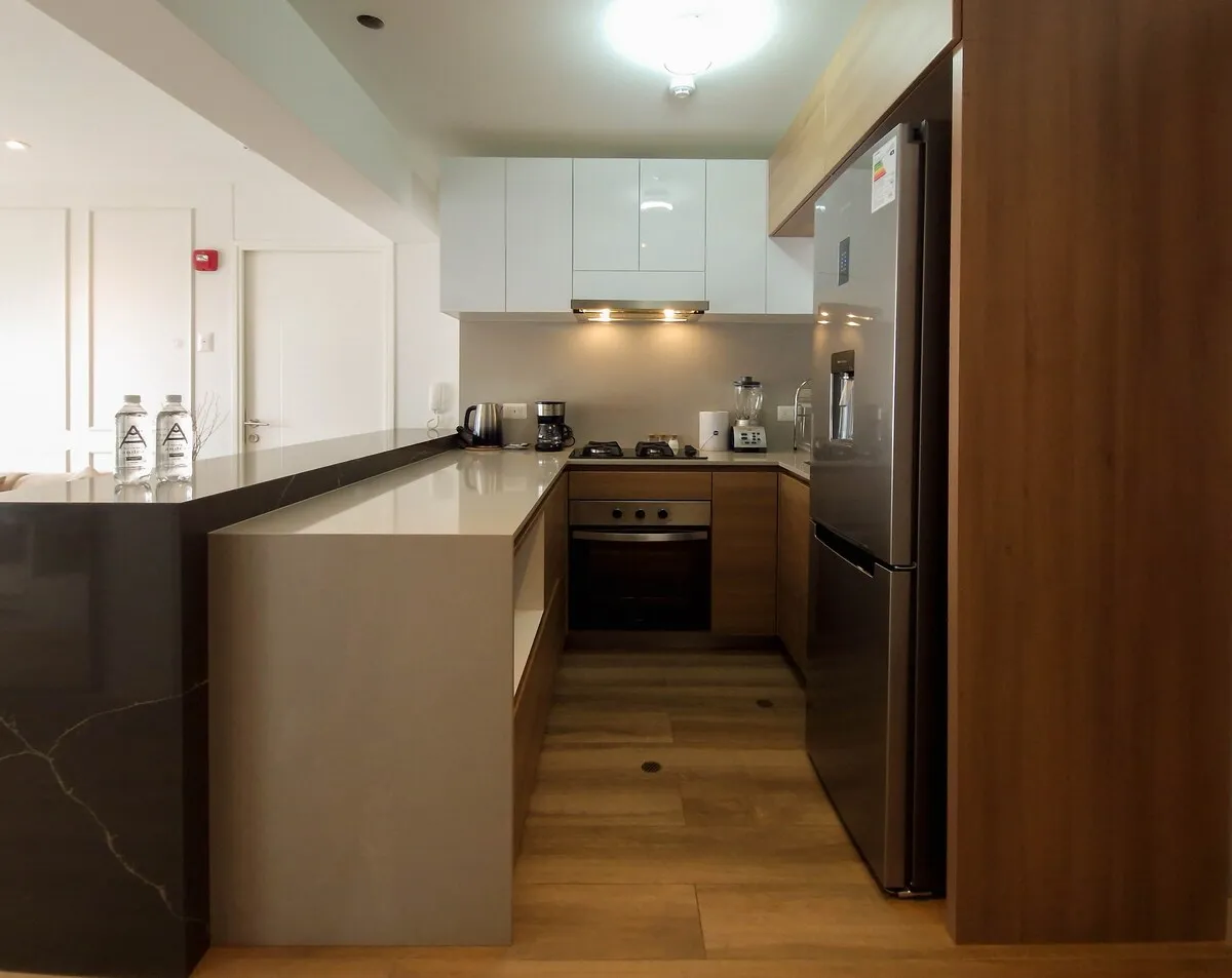 Breezy 2BR w/ pool & gym near Larcomar #3