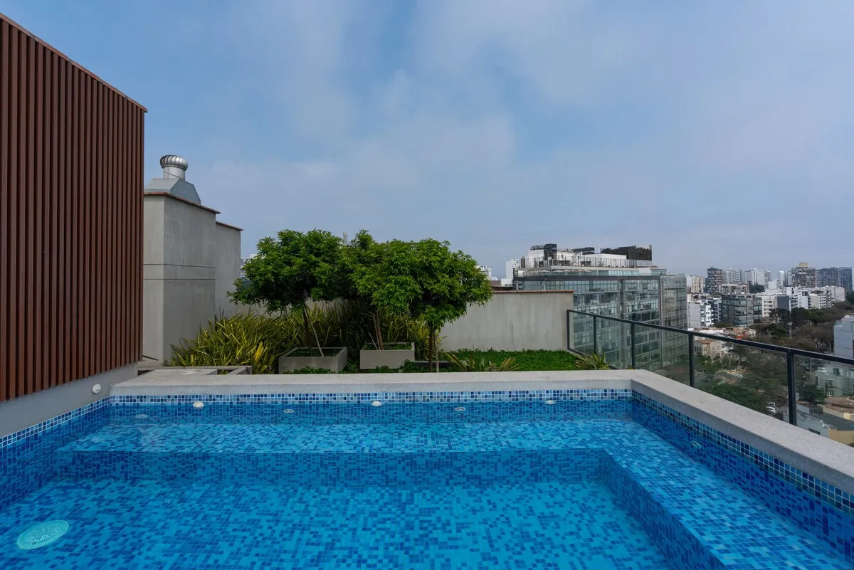 Breezy 2BR w/ pool & gym near Larcomar #4