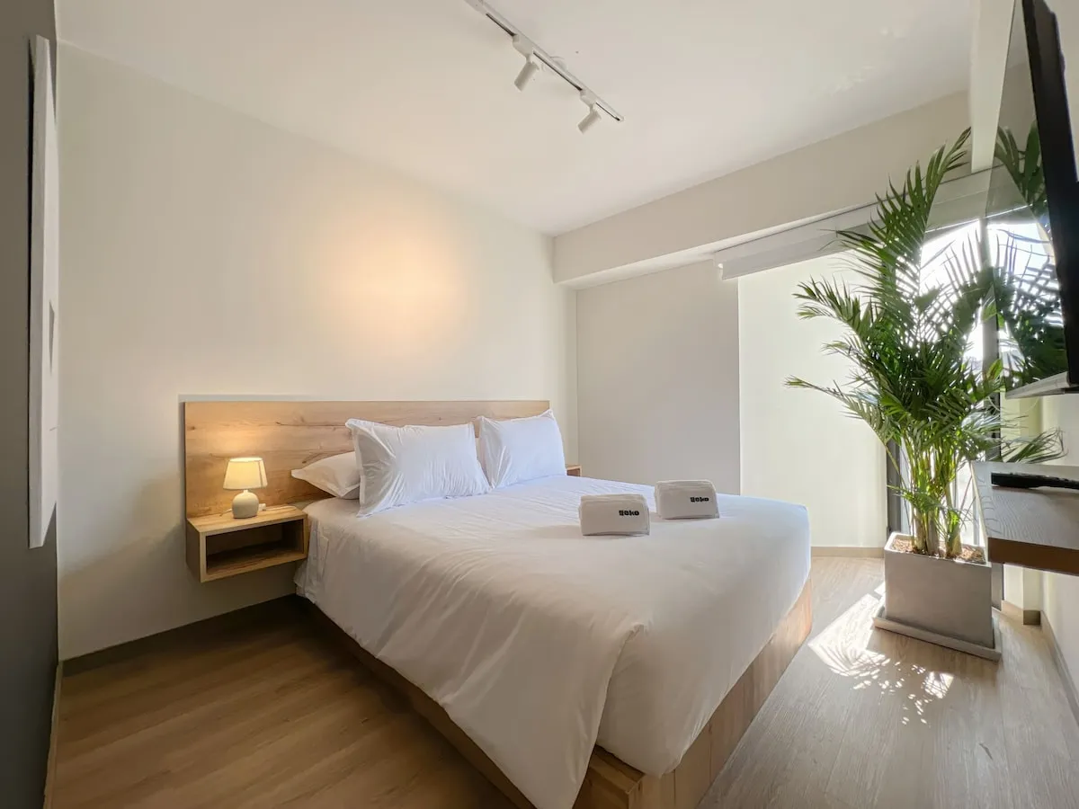 Bright 2BR in Miraflores near the Malecon