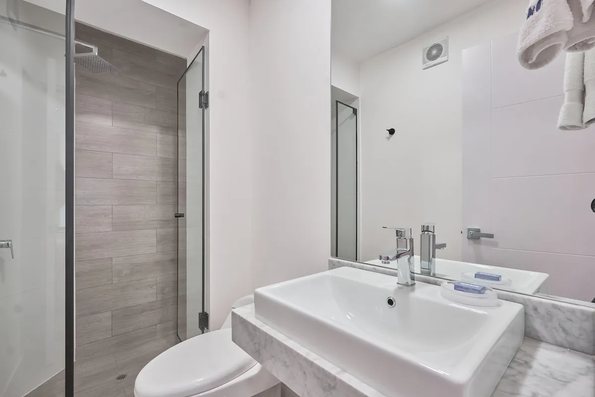 Bright 2BR w/ Balcony Steps from Malecón #4
