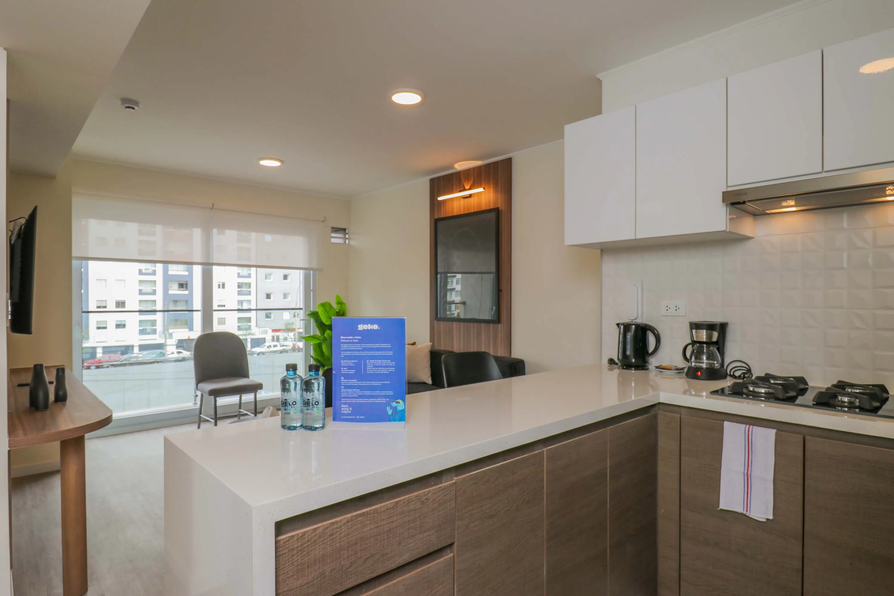 Bright & Trendy 1BR w/Balcony in Miraflores #3