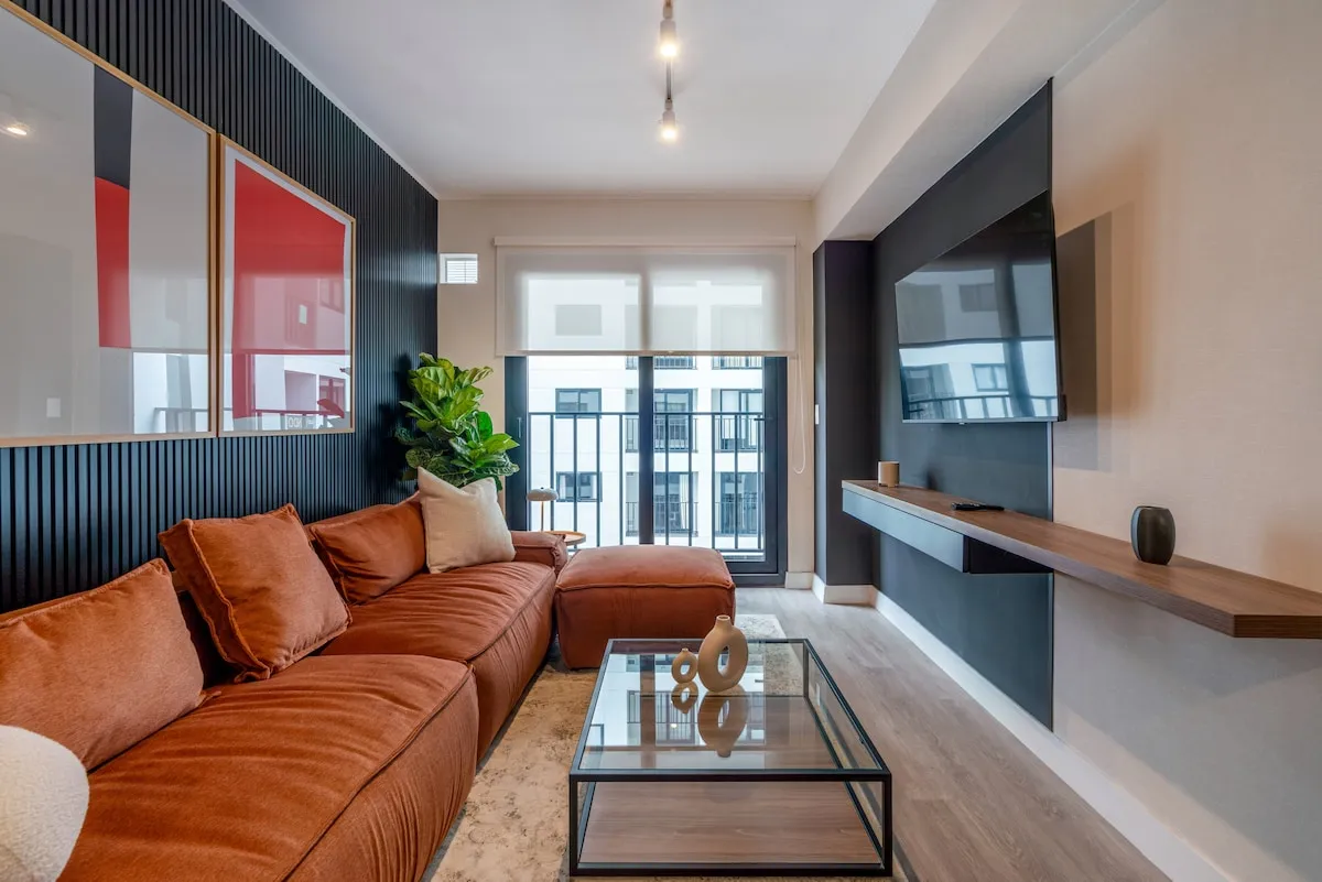 Chic 1br Flat Near Barranco - Pool Access + Dedicated Desk For Remote Work
