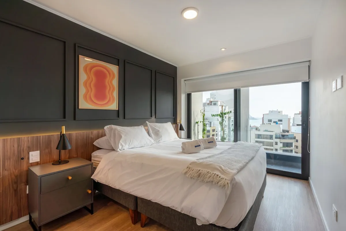Welcoming 1br Flat Steps From Lima's Malecon - Wfh Ready